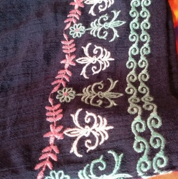 ‼️THRIFT STORE MAKE OFFER NWT Christopher & Banks Top Embroidered Festival Shirt - Picture 7 of 8